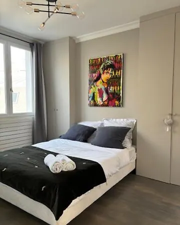 Luxury Penthouse Rooftoop Eiffel Tower View - Em02